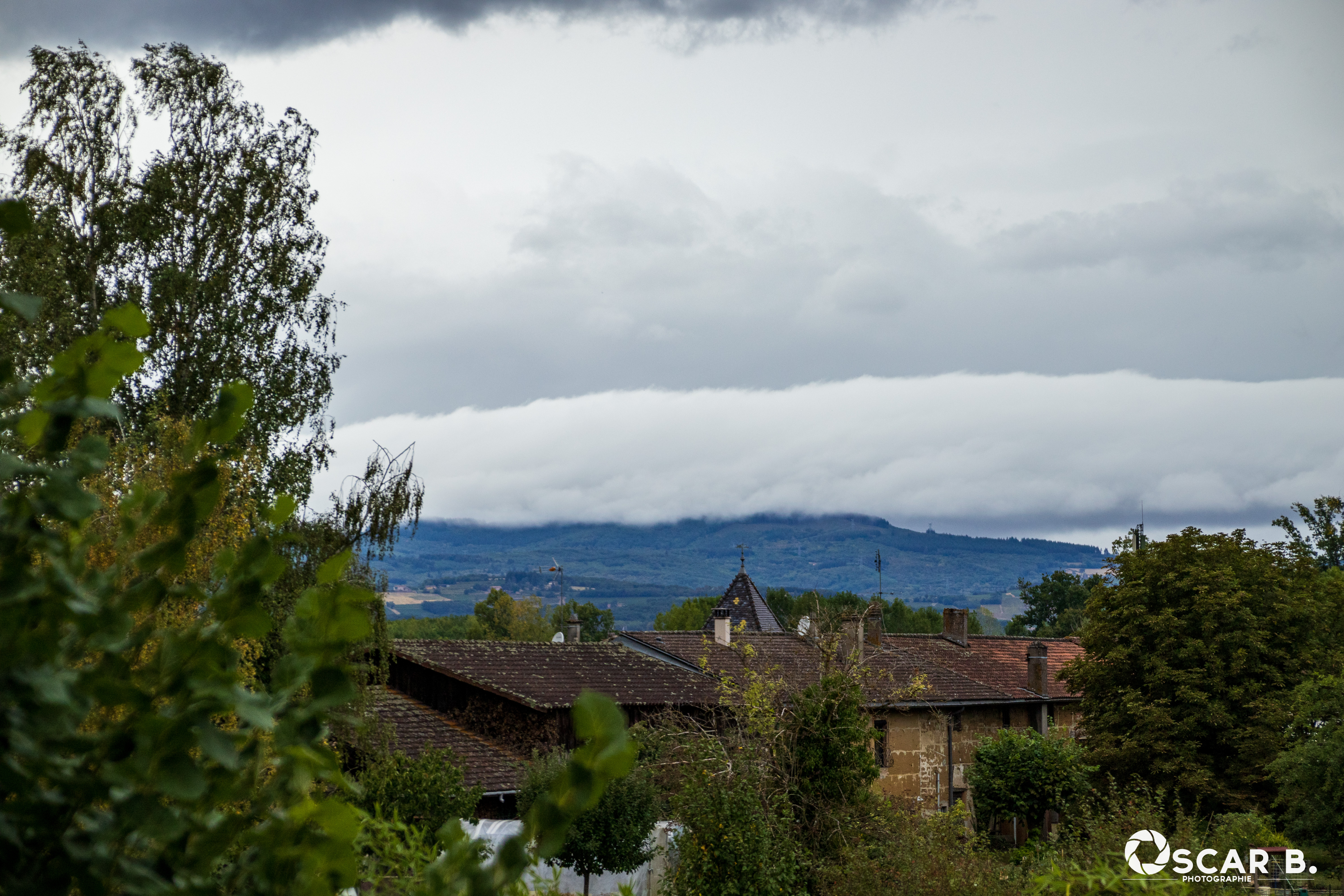 Cenves sous les nuages